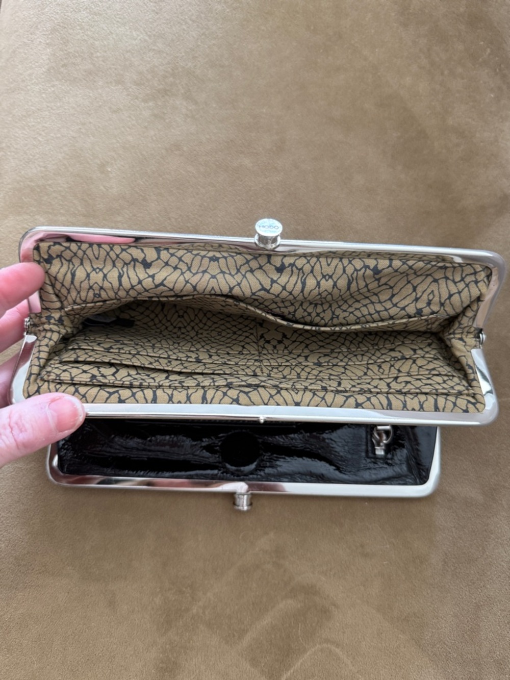 Hobo Lauren Wallet Clutch Black Patent Leather with Silver Hardware Mint Cond - Picture 6 of 9